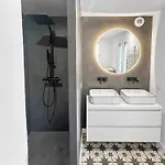 Calme Avec Piscine Et A Proche Hopital Tram Et Parc D Activite Villa