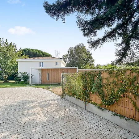 D'exception Avec Piscine A Villa Merignac (Gironde)