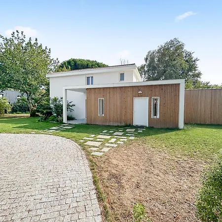 Calme Avec Piscine Et A Proche Hopital Tram Et Parc D Activite *