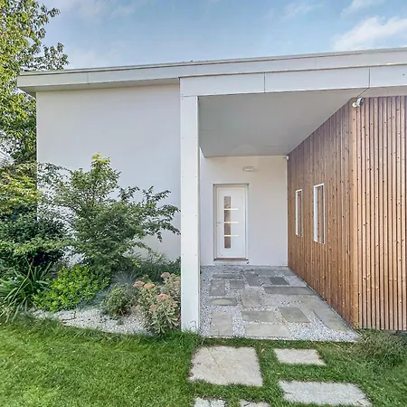 Villa Calme Avec Piscine Et A Proche Hopital Tram Et Parc D Activite *