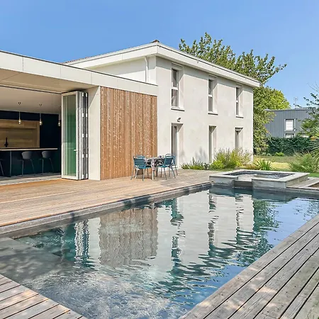 Calme Avec Piscine Et A Proche Hopital Tram Et Parc D Activite 别墅 *