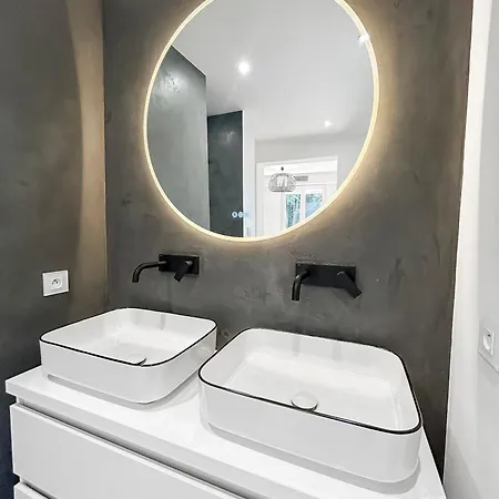 Calme Avec Piscine Et A Proche Hopital Tram Et Parc D Activite *