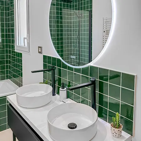 Villa Calme Avec Piscine Et A Proche Hopital Tram Et Parc D Activite *