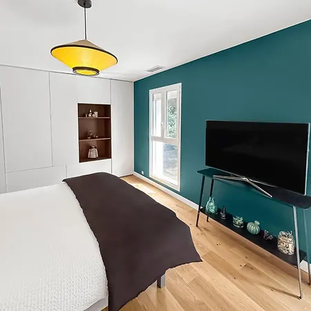 Calme Avec Piscine Et A Proche Hopital Tram Et Parc D Activite Merignac (Gironde)