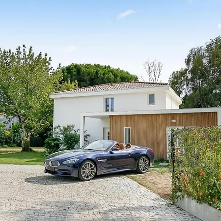 Calme Avec Piscine Et A Proche Hopital Tram Et Parc D Activite Villa *