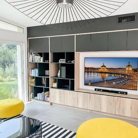 Calme Avec Piscine Et A Proche Hopital Tram Et Parc D Activite Merignac (Gironde)