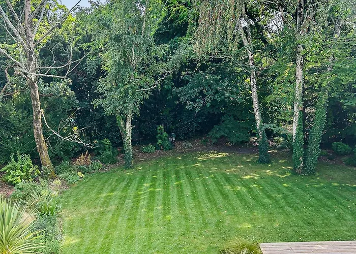 Calme Avec Piscine Et A Proche Hopital Tram Et Parc D Activite Мериньяк