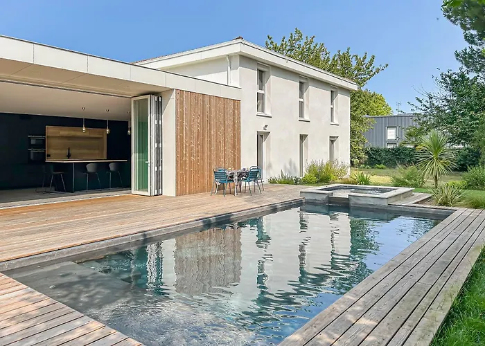 Calme Avec Piscine Et A Proche Hopital Tram Et Parc D Activite Вілла *