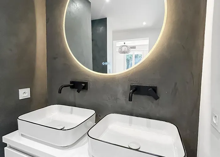 Calme Avec Piscine Et A Proche Hopital Tram Et Parc D Activite *