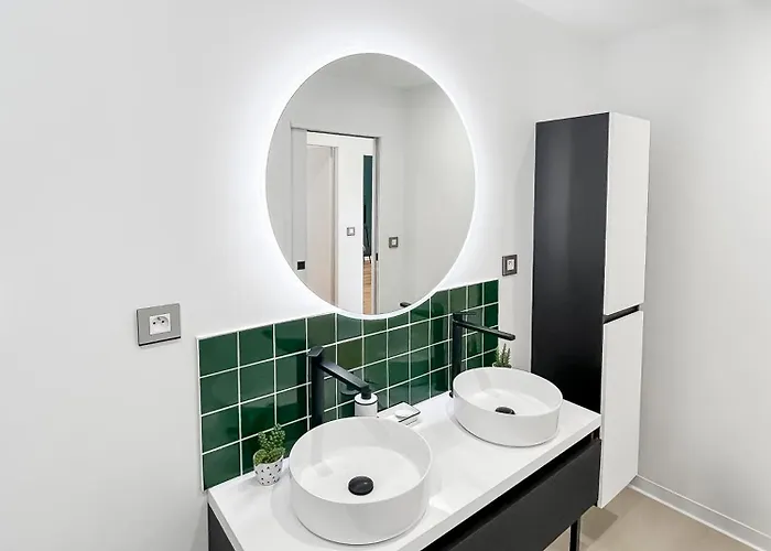 Calme Avec Piscine Et A Proche Hopital Tram Et Parc D Activite Мериньяк