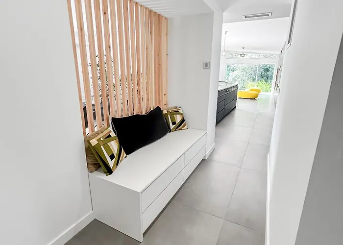 Вілла Calme Avec Piscine Et A Proche Hopital Tram Et Parc D Activite Мериньяк