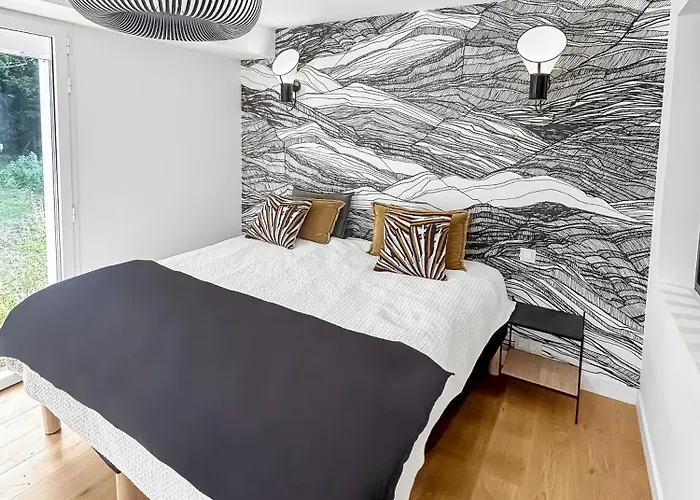 Calme Avec Piscine Et A Proche Hopital Tram Et Parc D Activite Мериньяк