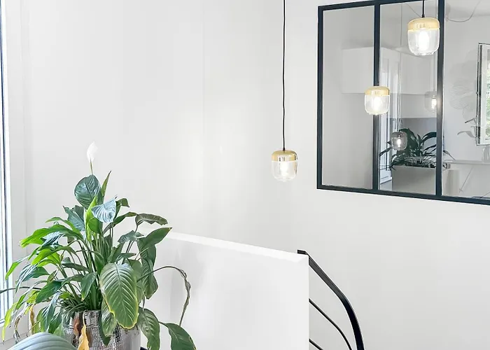 Вілла Calme Avec Piscine Et A Proche Hopital Tram Et Parc D Activite Мериньяк