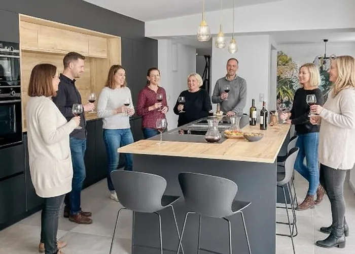 Calme Avec Piscine Et A Proche Hopital Tram Et Parc D Activite Мериньяк