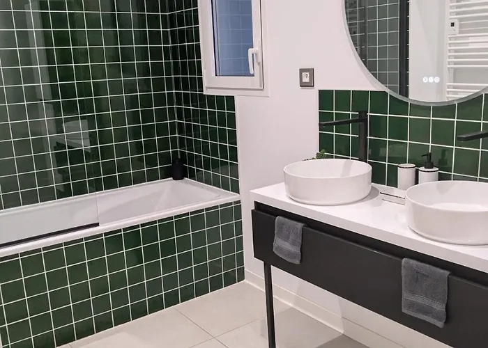 Calme Avec Piscine Et A Proche Hopital Tram Et Parc D Activite Вілла *