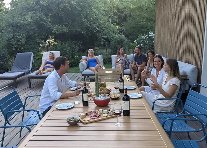 Calme Avec Piscine Et A Proche Hopital Tram Et Parc D Activite Вілла Мериньяк